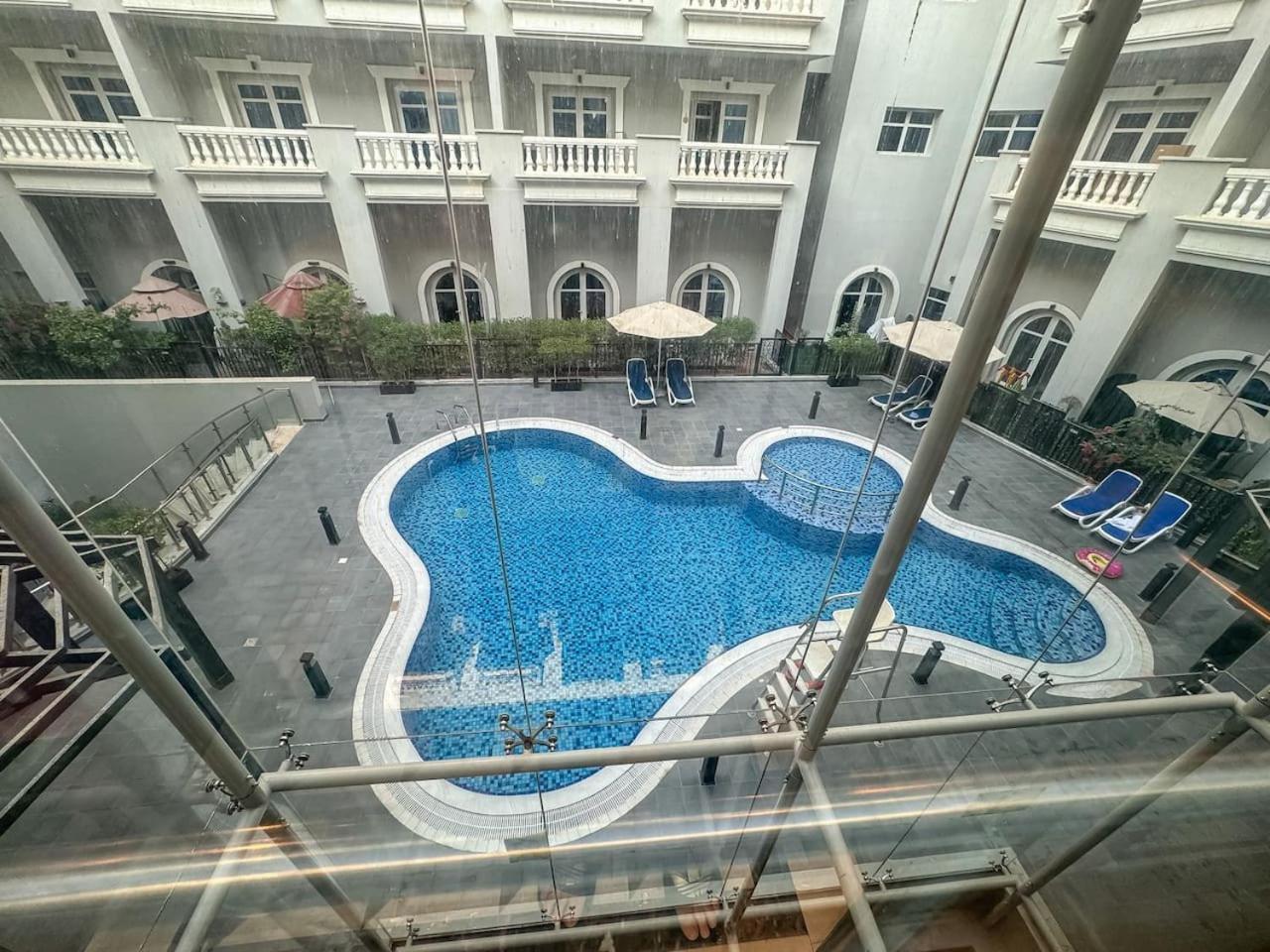 Charming 1-bedroom In Autumn, Jvc