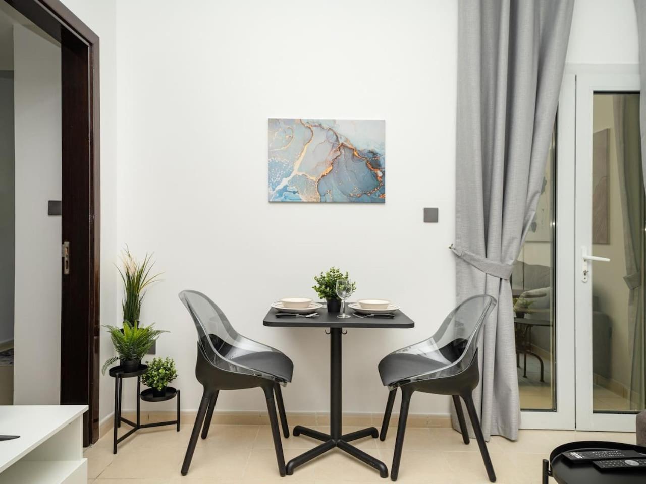 Charming 1-bedroom In Autumn, Jvc Apartment *