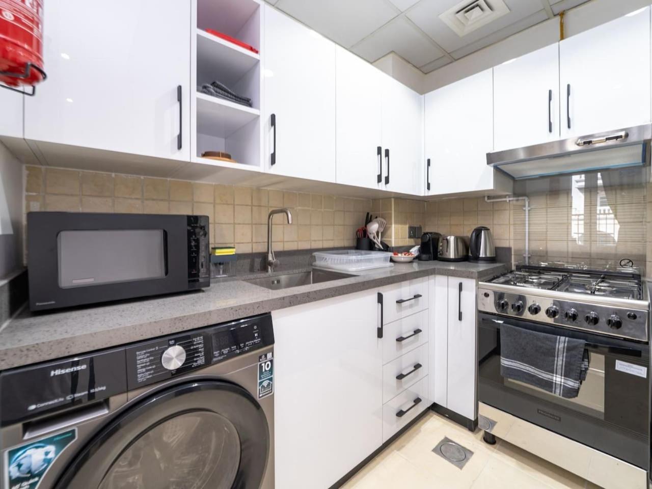 Charming 1-bedroom In Autumn, Jvc Apartment