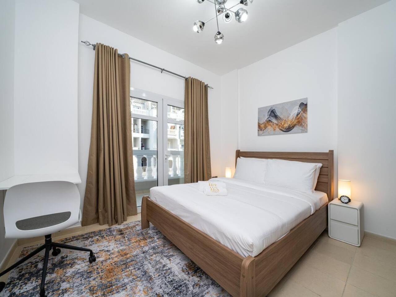 Apartment Charming 1-bedroom In Autumn, Jvc