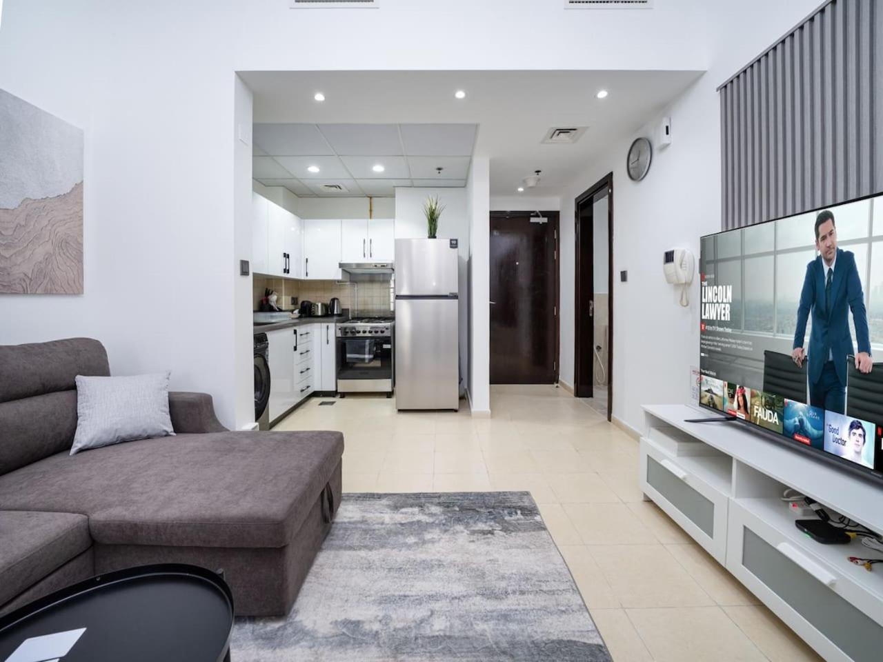 Apartment Charming 1-bedroom In Autumn, Jvc *