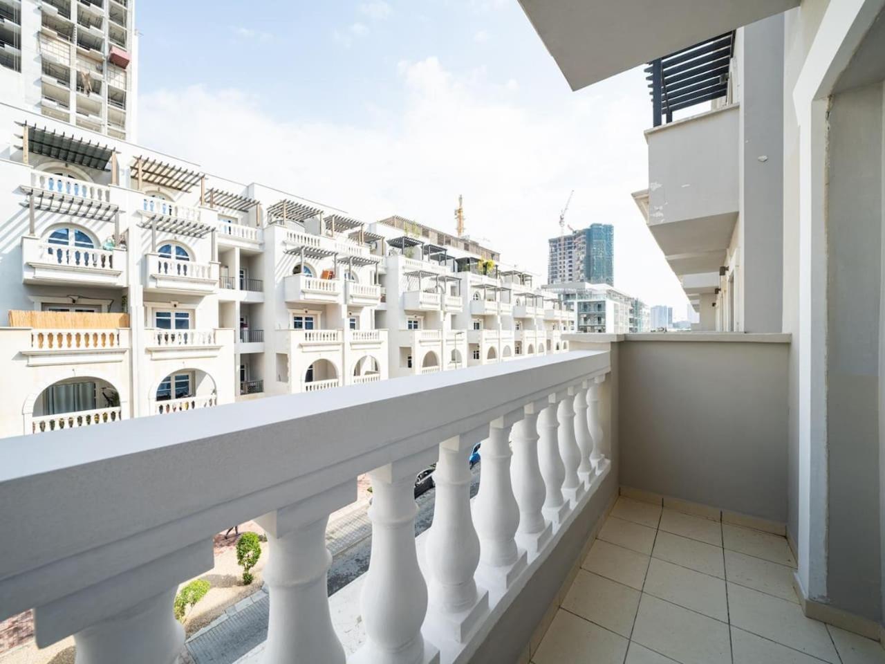 Charming 1-bedroom In Autumn, Jvc Apartment *