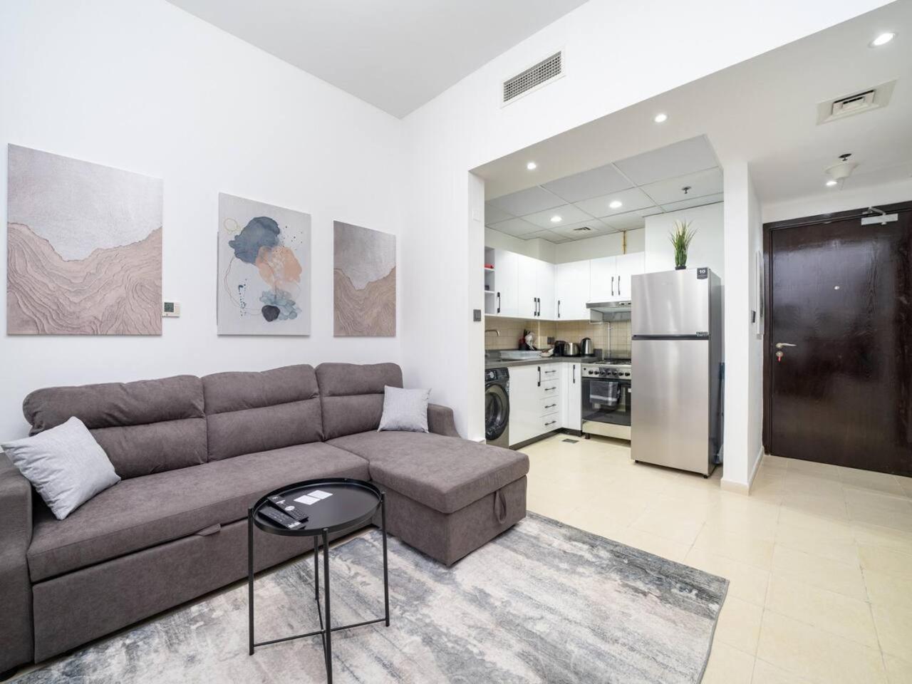 Charming 1-bedroom In Autumn, Jvc